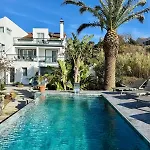 Bed & Breakfast Casa Caloura Ocean Deluxe &