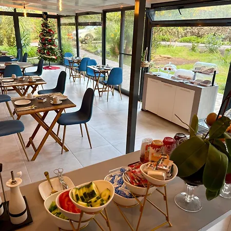 Casa Caloura Ocean Deluxe & Bed and Breakfast 3*